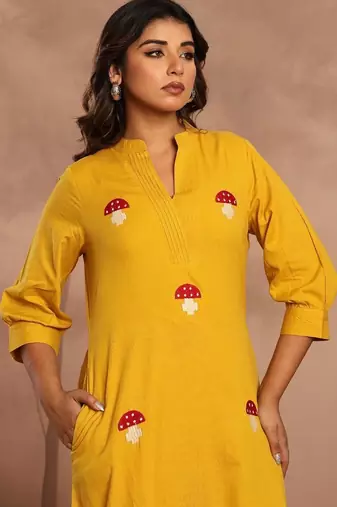 Women Ethnic Motifs Embroidered Regular Thread Work Kurta with Trousers