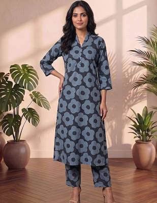 Women Floral Printed Regular cotton Kurta with Trousers 1