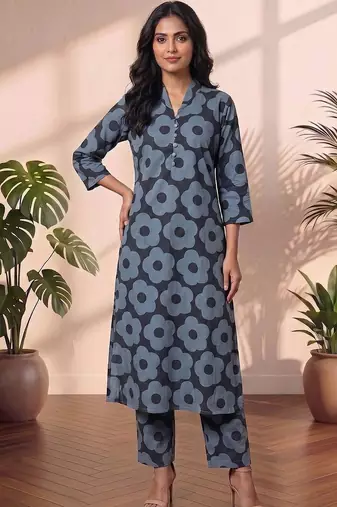 Women Floral Printed Regular cotton Kurta with Trousers