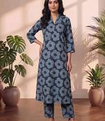 Women Floral Printed Regular cotton Kurta with Trousers