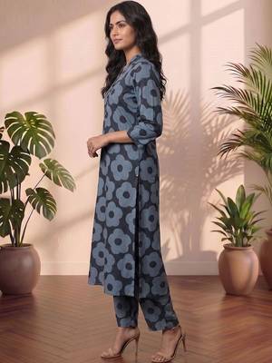 Women Floral Printed Regular cotton Kurta with Trousers 2