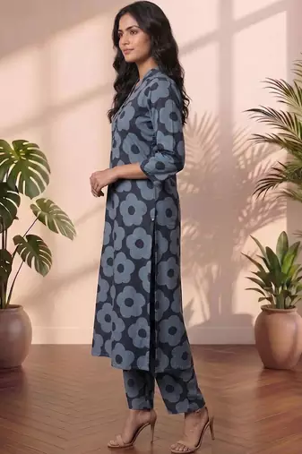Women Floral Printed Regular cotton Kurta with Trousers
