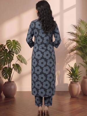 Women Floral Printed Regular cotton Kurta with Trousers 3
