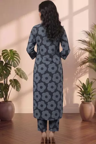 Women Floral Printed Regular cotton Kurta with Trousers
