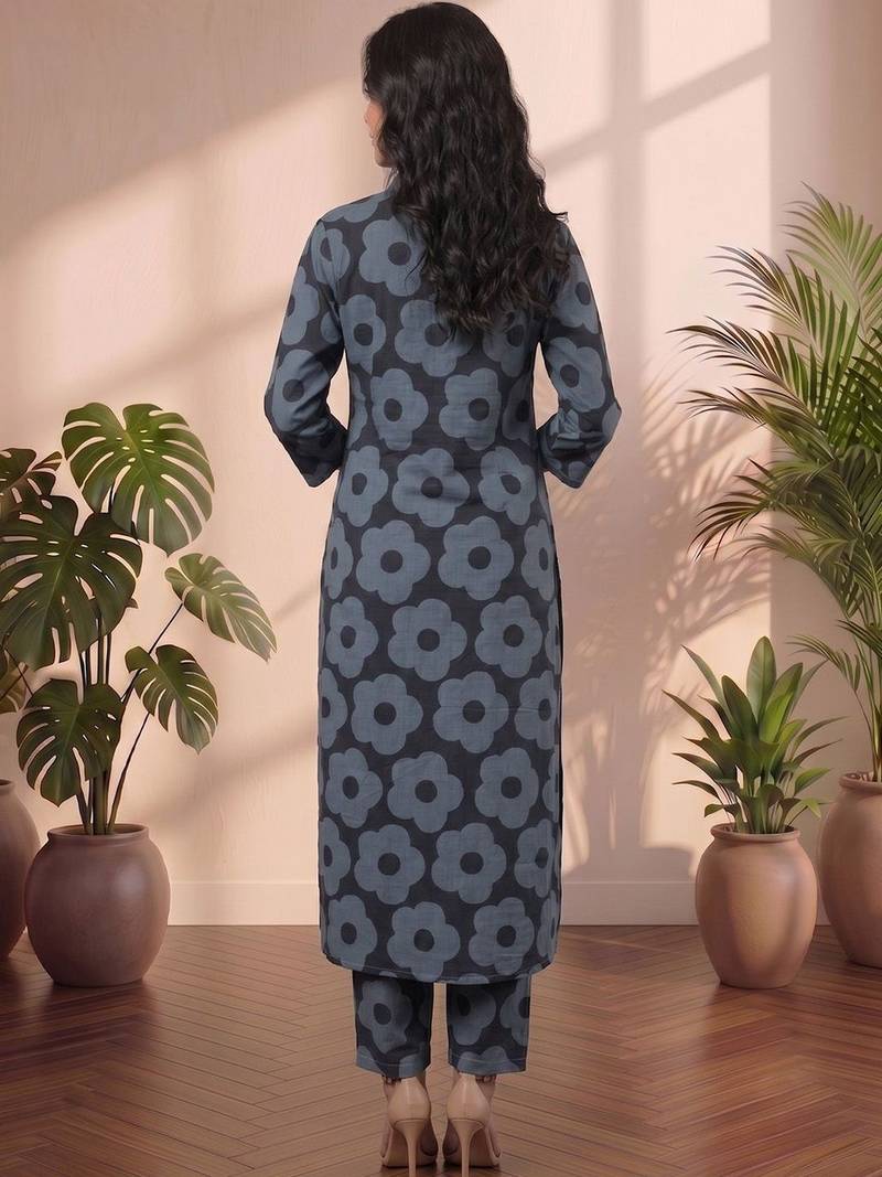 Women Floral Printed Regular cotton Kurta with Trousers