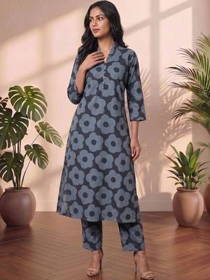 Women Floral Printed Regular cotton Kurta with Trousers 5