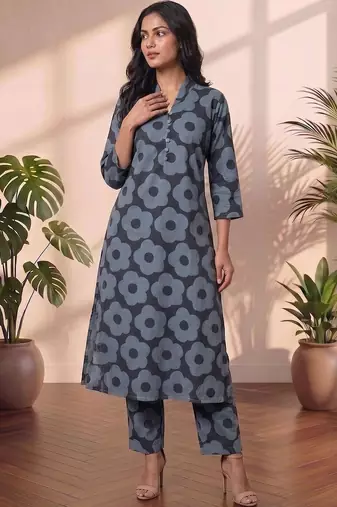 Women Floral Printed Regular cotton Kurta with Trousers