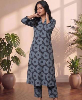 Women Floral Printed Regular cotton Kurta with Trousers 6