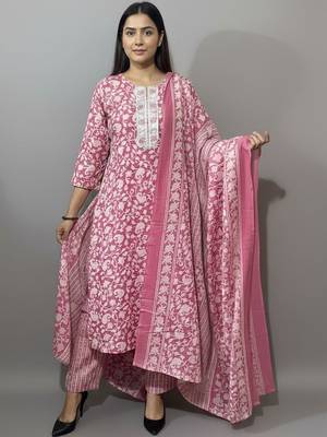 Women Floral Printed Regular Thread Work Kurta with Trousers & With Dupatta 1