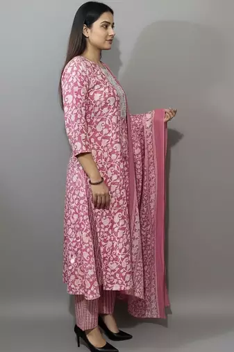 Women Floral Printed Regular Thread Work Kurta with Trousers & With Dupatta