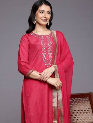 Floral Embroidered Thread Work Kurta With Trousers & Dupatta 2