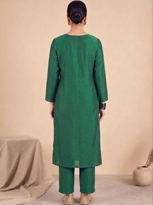 Women Ethnic Motifs Embroidered Regular Thread Work Kurta with Trousers & With Dupatta 4