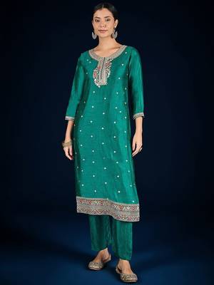Women Ethnic Motifs Embroidered Kurta with Trousers & Dupatta 1