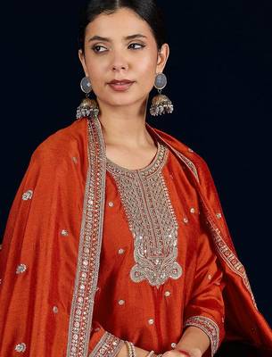 Women Ethnic Motifs Embroidered Kurta with Trousers & Dupatta 2