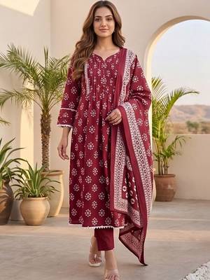 Women Ethnic Motifs Printed Pleated Kurta with Trousers & With Dupatta 1