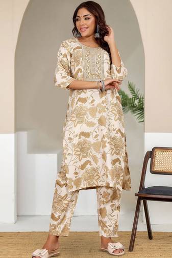 Women Floral Printed Kurta with Trousers