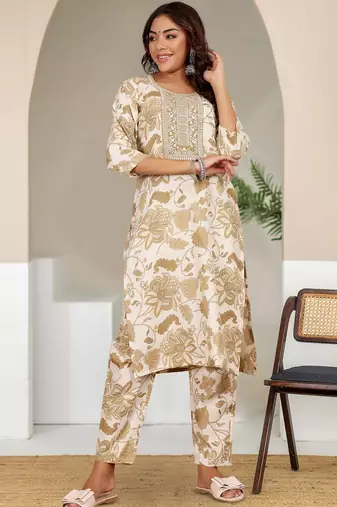 Women Floral Printed Kurta with Trousers