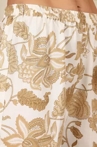 Women Floral Printed Kurta with Trousers