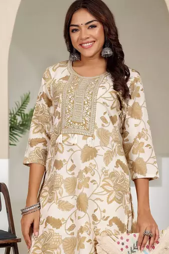 Women Floral Printed Kurta with Trousers