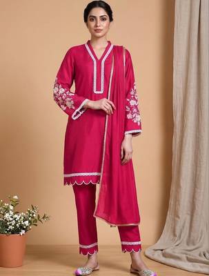 Women Floral Embroidered Regular Thread Work Kurta with Trousers & With Dupatta 1