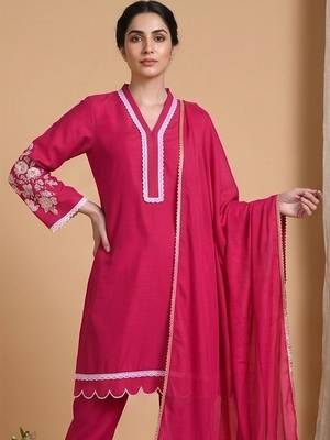 Women Floral Embroidered Regular Thread Work Kurta with Trousers & With Dupatta 4