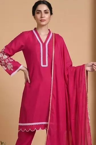 Women Floral Embroidered Regular Thread Work Kurta with Trousers & With Dupatta