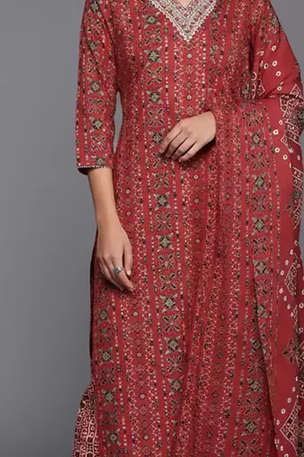 Women Ethnic Motifs Printed Regular Kurta with Trousers & With Dupatta