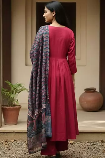 Women Ethnic Motifs Regular Kurta with Trousers & With Dupatta
