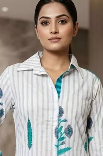 Women Striped Regular Kurta with Trousers