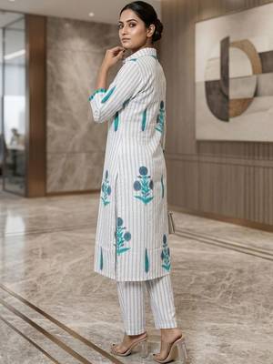 Women Striped Regular Kurta with Trousers 4