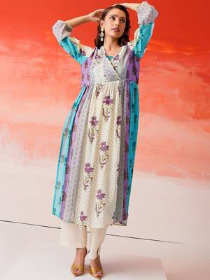 Women Floral Printed Angrakha Kurta with Trousers 1