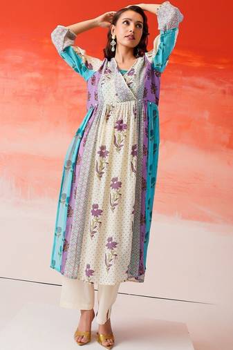 Women Floral Printed Angrakha Kurta with Trousers