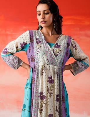 Women Floral Printed Angrakha Kurta with Trousers 3