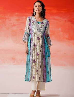 Women Floral Printed Angrakha Kurta with Trousers 5