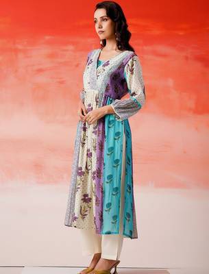Women Floral Printed Angrakha Kurta with Trousers 7