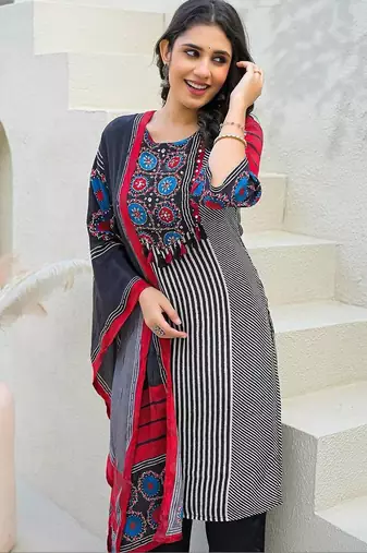 Women Printed Regular Kurta with Trousers & With Dupatta