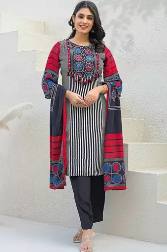 Women Printed Regular Kurta with Trousers & With Dupatta