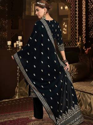 Women Ethnic Motifs Embroidered Thread Work Velvet Kurta Trousers With Dupatta 4