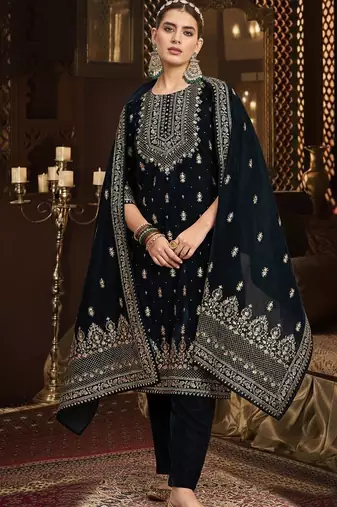 Women Ethnic Motifs Embroidered Thread Work Velvet Kurta Trousers With Dupatta