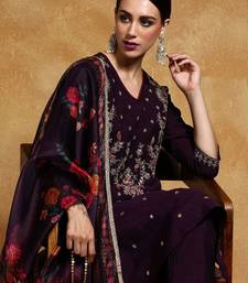 Women Floral Embroidered Regular Kurta with Trousers & With Dupatta
