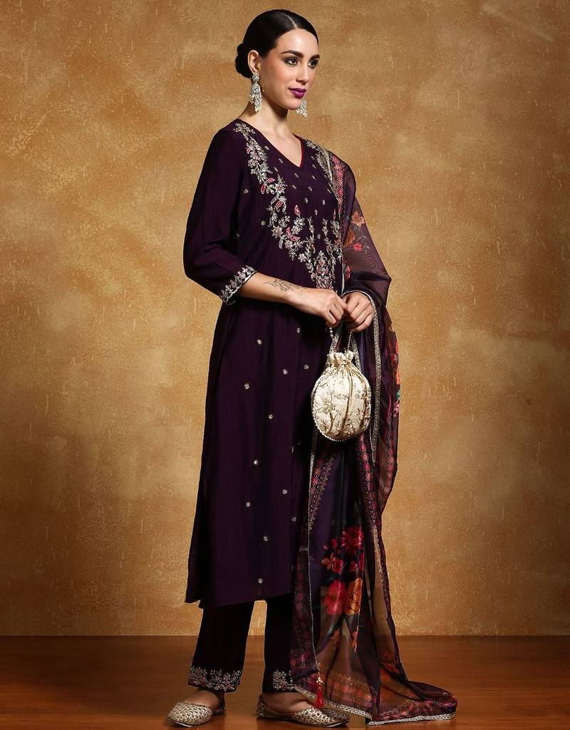 Women Floral Embroidered Regular Kurta with Trousers & With Dupatta