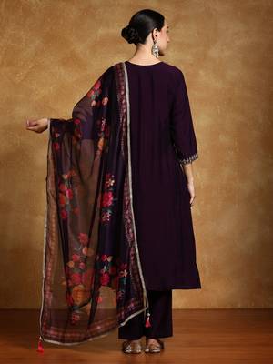 Women Floral Embroidered Regular Kurta with Trousers & With Dupatta 6