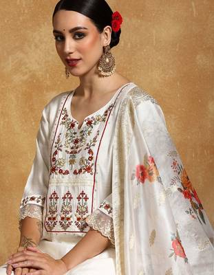 Women Floral Embroidered Regular Thread Work Kurta with Trousers & With Dupatta 1