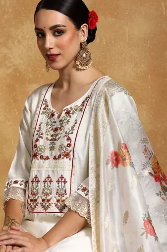 Women Floral Embroidered Regular Thread Work Kurta with Trousers & With Dupatta
