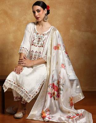 Women Floral Embroidered Regular Thread Work Kurta with Trousers & With Dupatta 2