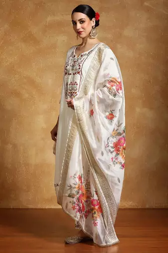 Women Floral Embroidered Regular Thread Work Kurta with Trousers & With Dupatta