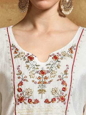 Women Floral Embroidered Regular Thread Work Kurta with Trousers & With Dupatta 6