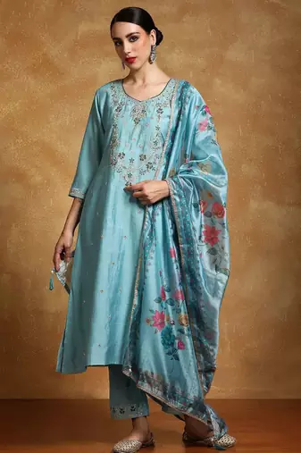 Women Floral Embroidered Regular Kurta with Trousers & With Dupatta