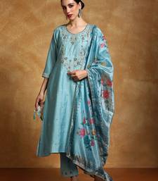 Women Floral Embroidered Regular Kurta with Trousers & With Dupatta