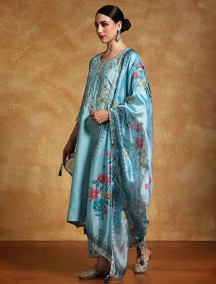 Women Floral Embroidered Regular Kurta with Trousers & With Dupatta 3